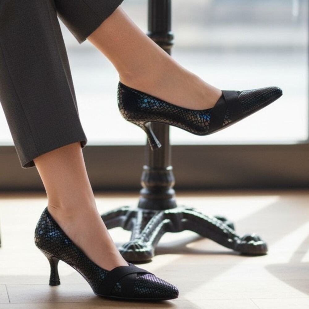Vintage J Renee Paula Womens 6.5 Black Croc Criss Cross Kitten Heel Pumps